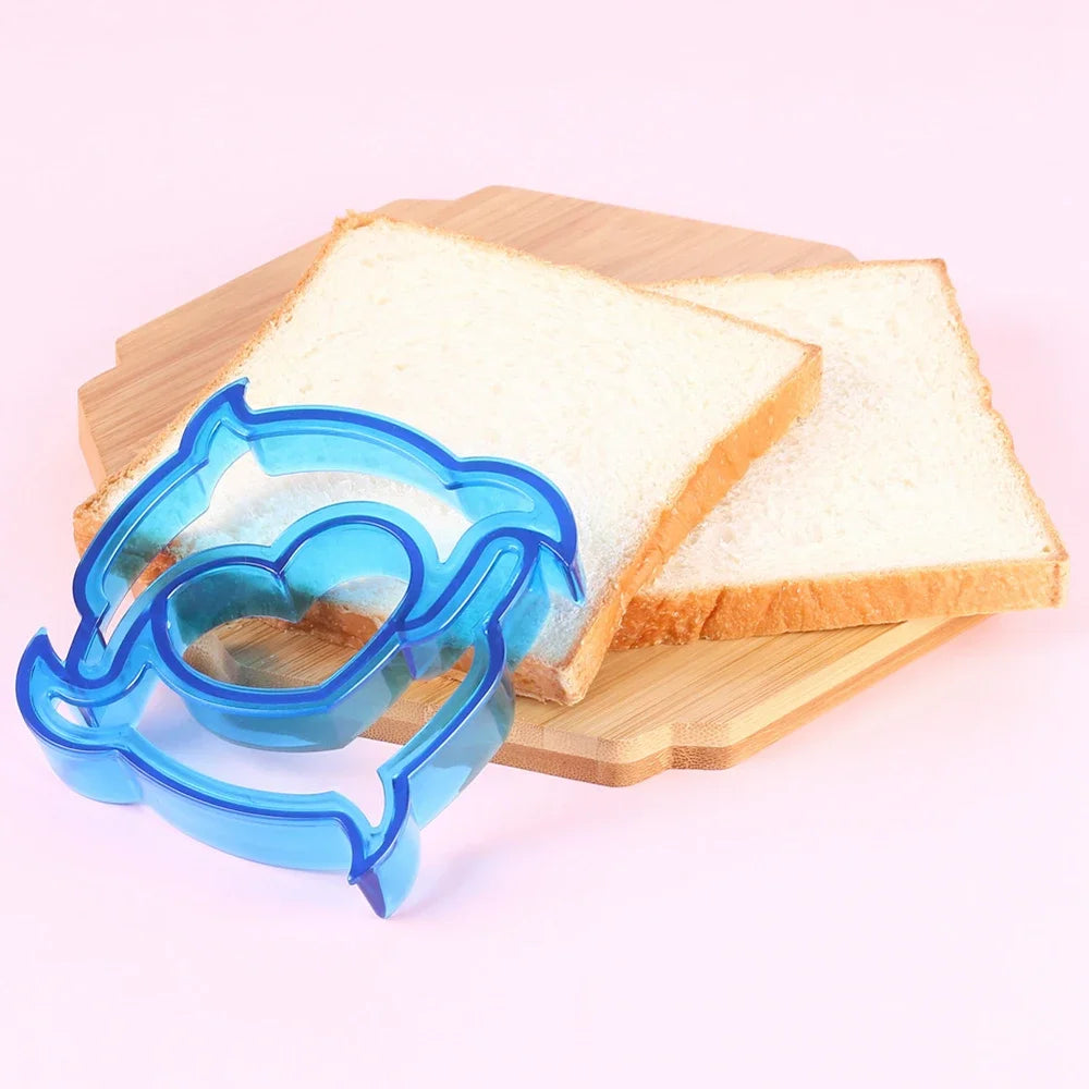 Kids Sandwich Cutter Bread Mold Cartoon Squirrel Sea Dog Bread Knife Sandwich Cutter Sealer for Bento Lunch Boxes Accessories