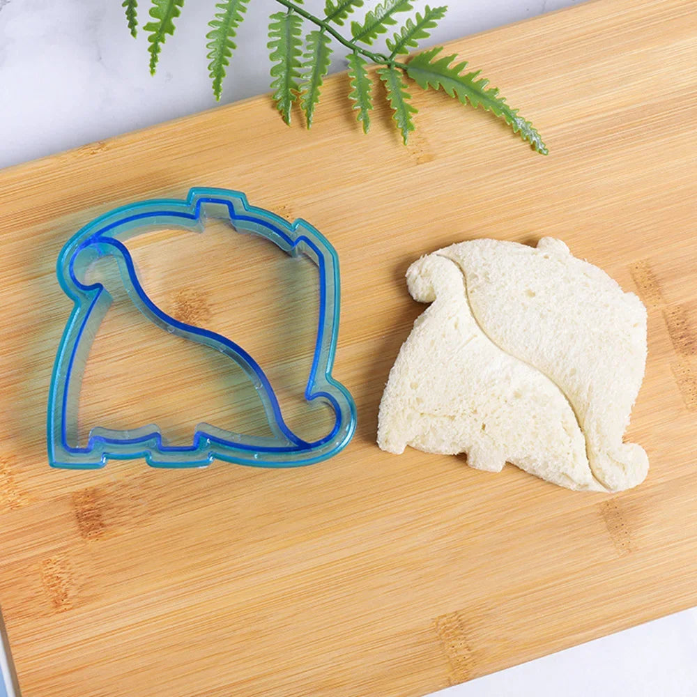 Kids Sandwich Cutter Bread Mold Cartoon Squirrel Sea Dog Bread Knife Sandwich Cutter Sealer for Bento Lunch Boxes Accessories
