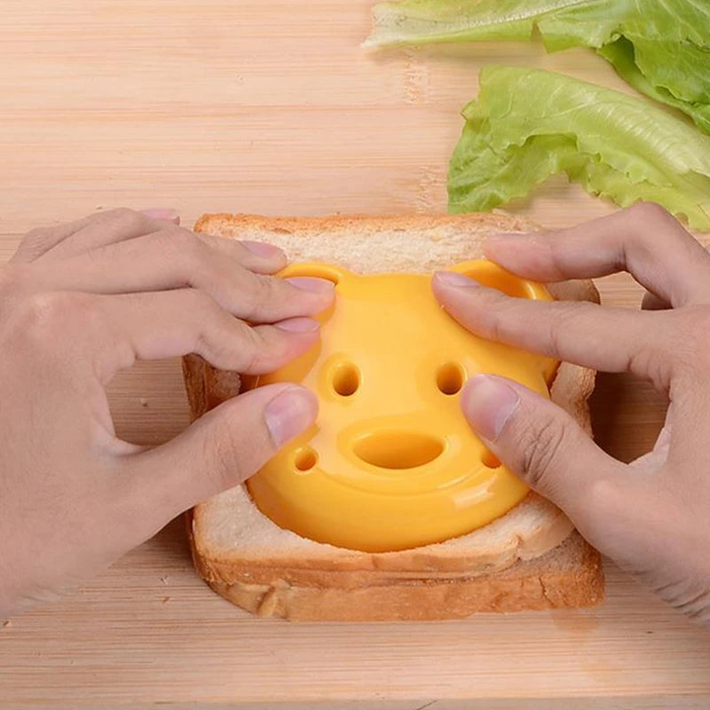 Sandwich Cutter Mini Cartoon Bear Squirrel Sea Dog Bread Knife Sandwich Cutter Sealer for Kids Bento Lunch Baking Mold
