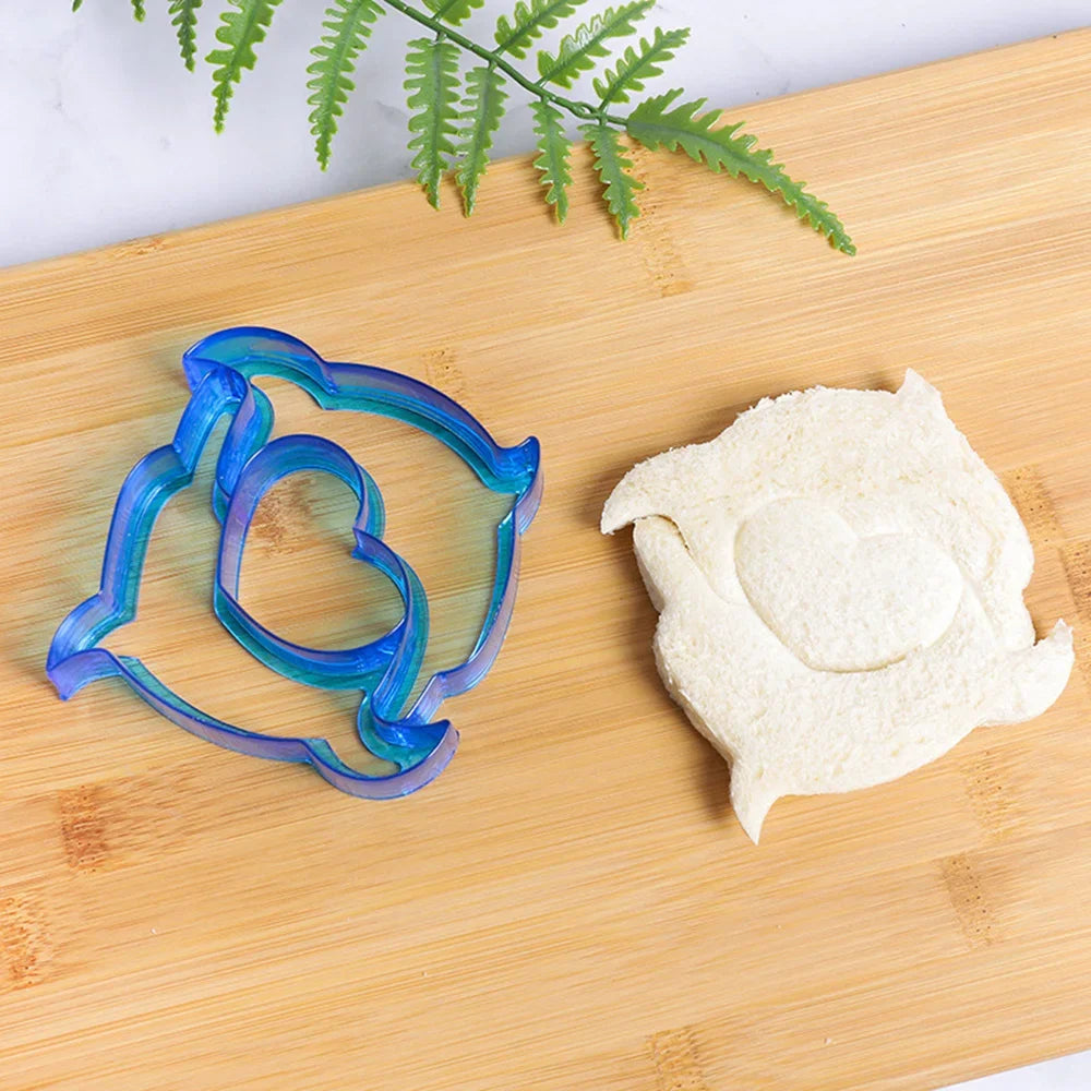 Kids Sandwich Cutter Bread Mold Cartoon Squirrel Sea Dog Bread Knife Sandwich Cutter Sealer for Bento Lunch Boxes Accessories